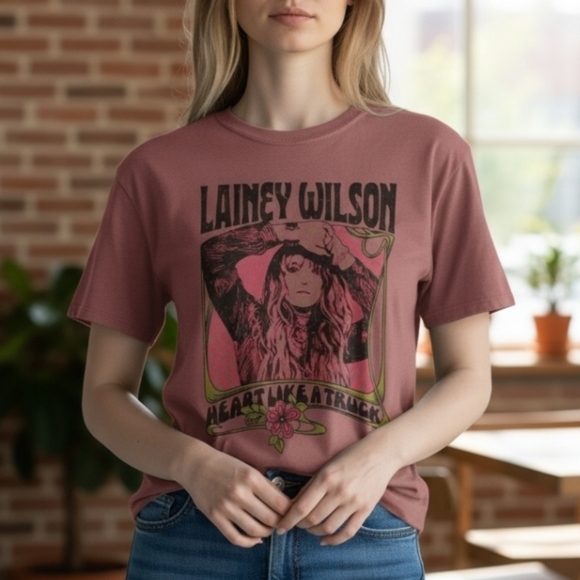 Torrid Lainey Wilson Classic Fit Cotton Crew Tee Size 2 - Picture 1 of 5
